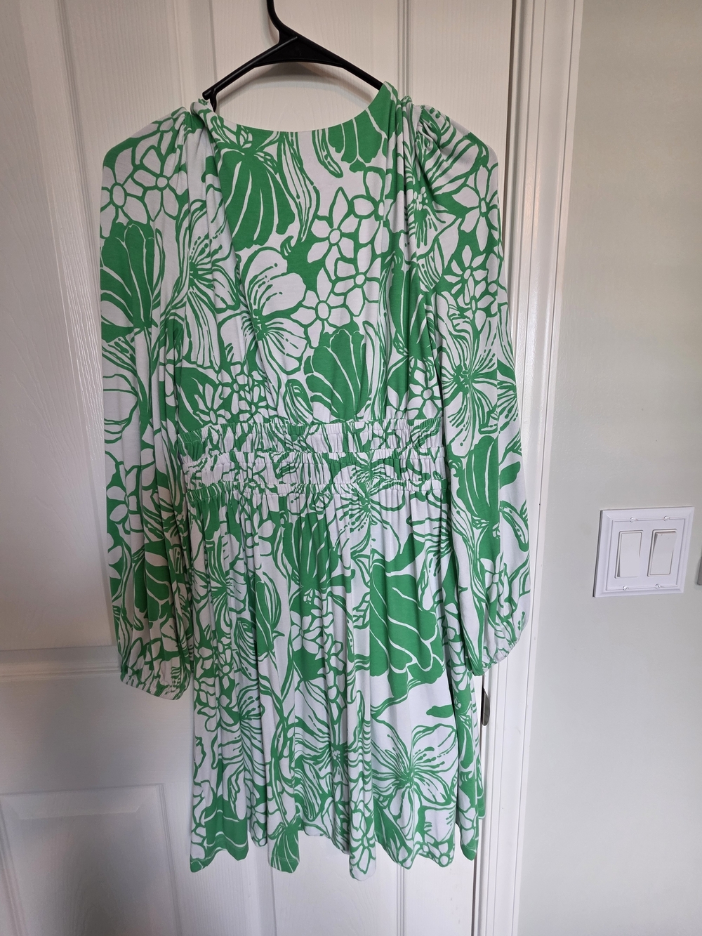 Lilly Pulitzer Calla Long Sleeve V-neck dress Size M - Picture 2 of 4